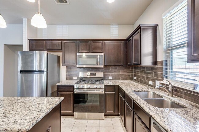 Building Photo - 456 S Brook Dr