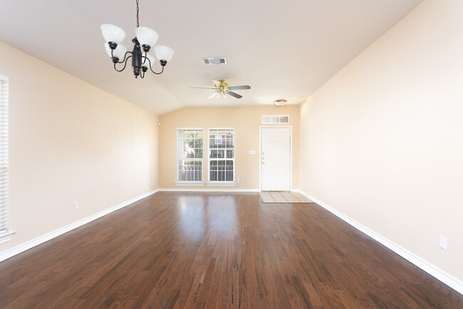 Building Photo - Corner Lot In Stone Oak Area