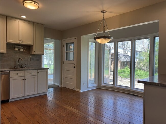 Building Photo - 1920 E Peachtree Dr