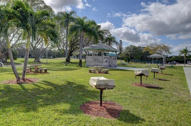 Building Photo - 4010 Swansea Crescent