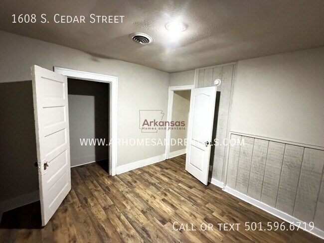Building Photo - 1608 S Cedar St
