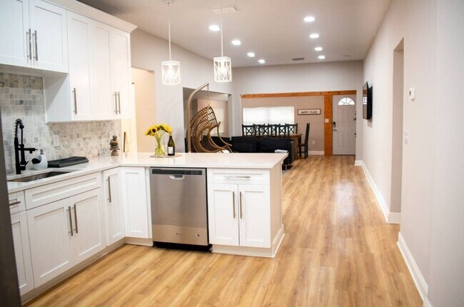 Building Photo - Glamorous Ybor Home • near Downtown