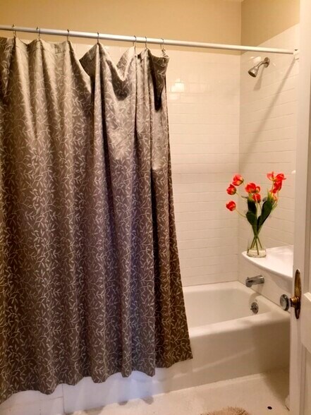 Building Photo - 90 Orchard St