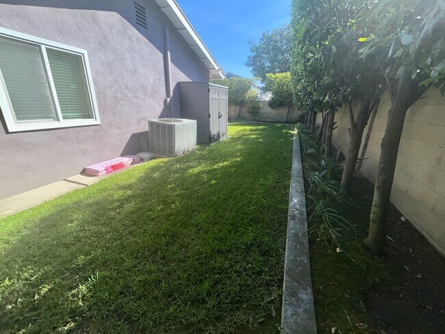 Building Photo - Beautiful Fully Furnished 4Bed/2Bath Home for Rent