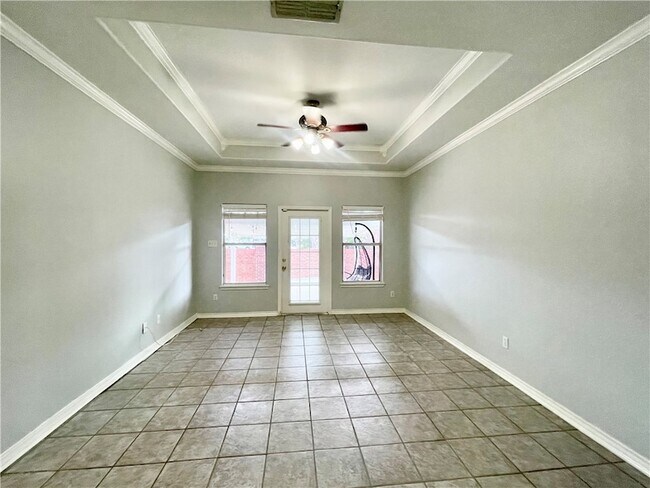 Building Photo - 5026 Yorktown Blvd