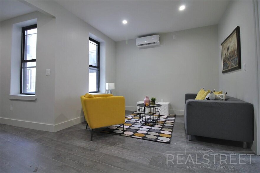 Building Photo - Stunning 1 Bed Near Prospect Park
