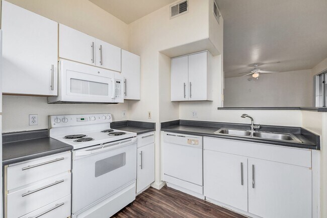 Building Photo - 2 Bedroom, 2 Bath In Central Phoenix
