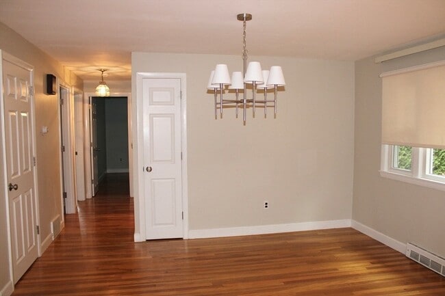 Building Photo - 61 Alton St