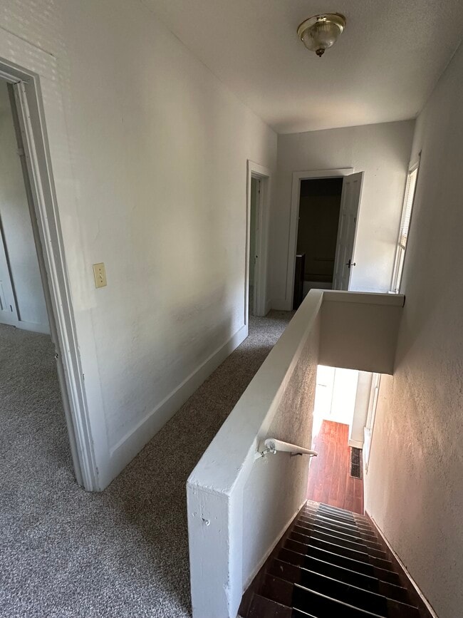 Building Photo - Anamosa Duplex