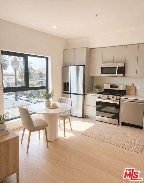 Building Photo - 904 S New Hampshire Ave