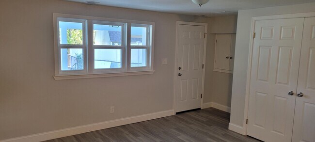 Building Photo - 8541 Kings Ridge Rd