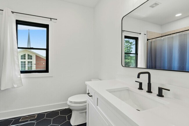 Building Photo - 1258 1st Ave S