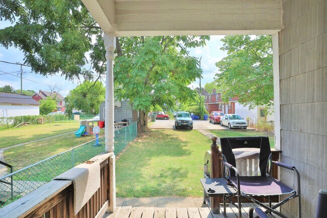 Building Photo - 4 or 5 Bedroom Right off of High St - OSU Campus