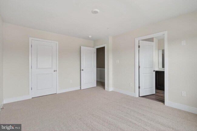 Building Photo - 5225 Manor Park Dr