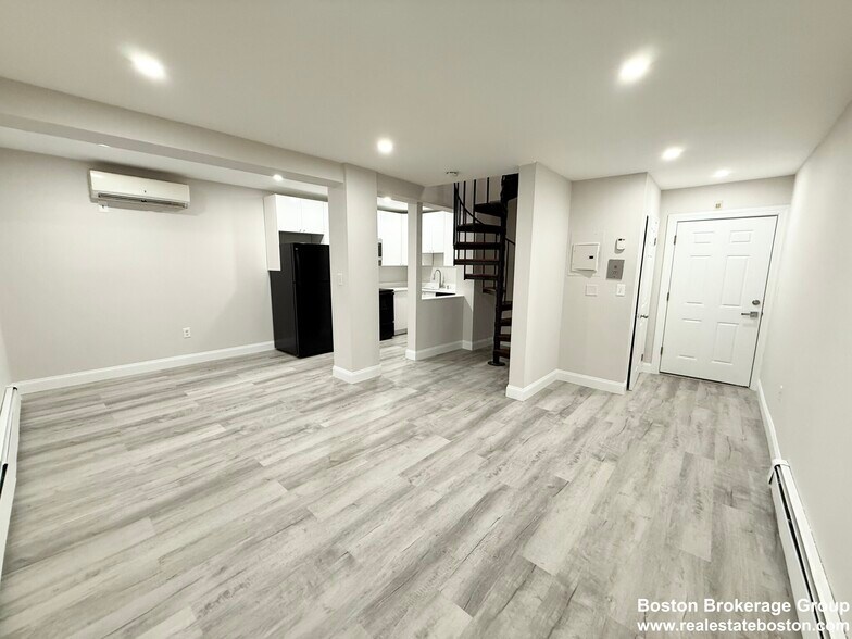 Building Photo - 15 Ruggles St