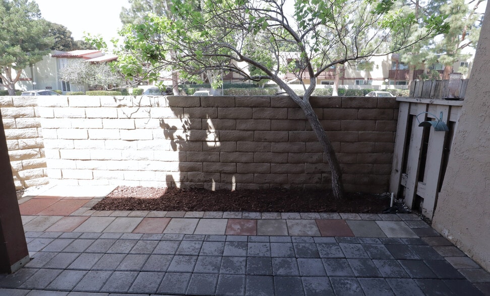 Building Photo - 1010 W MacArthur Blvd