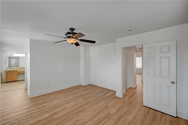 Building Photo - 9985 Big Bow Springs Ct