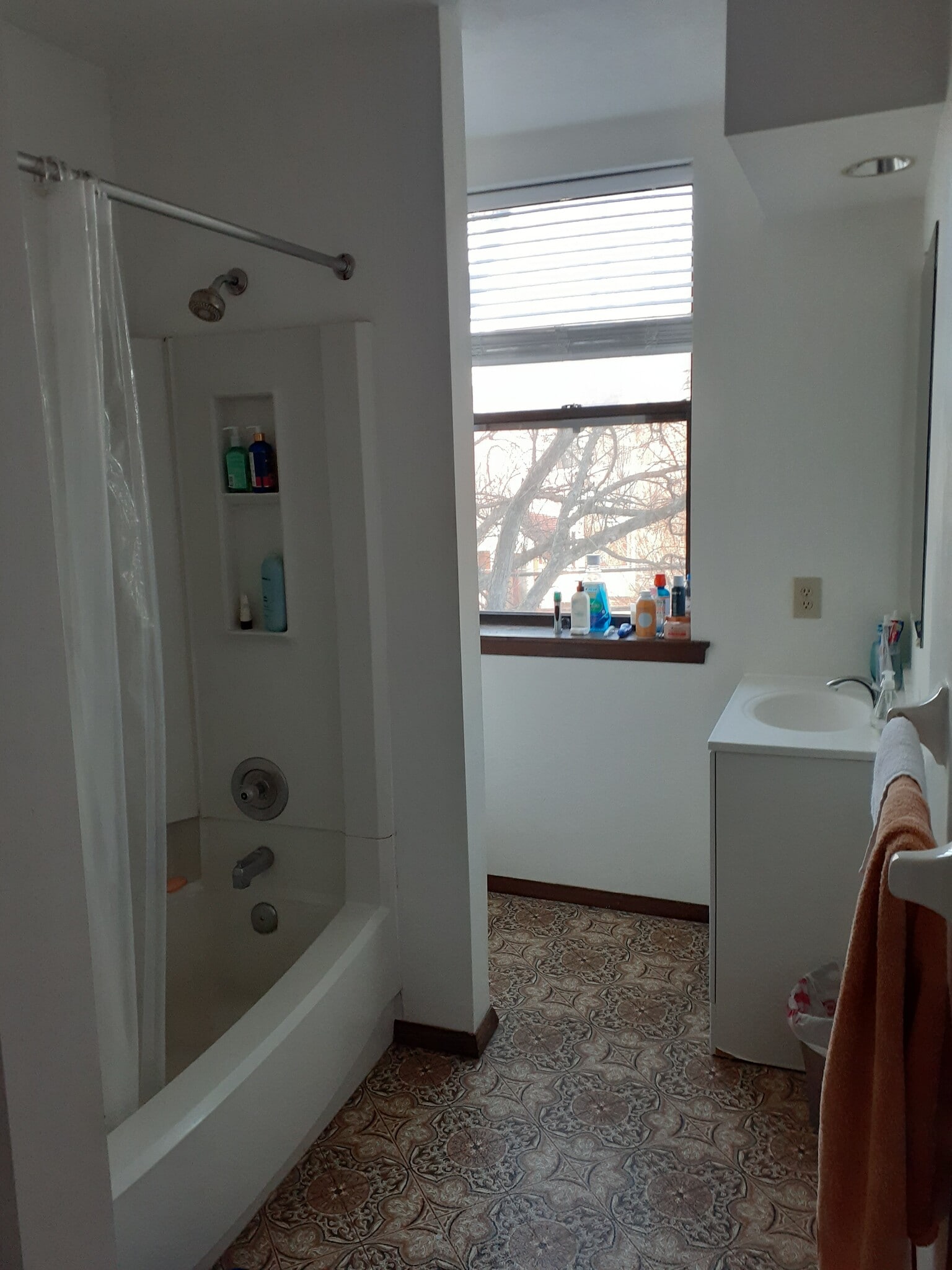 2nd FL bath - 6344 Aurelia St