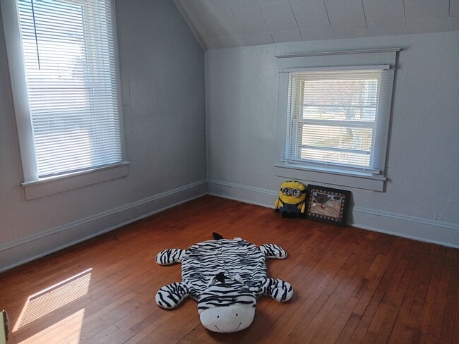 Building Photo - 344 1st St