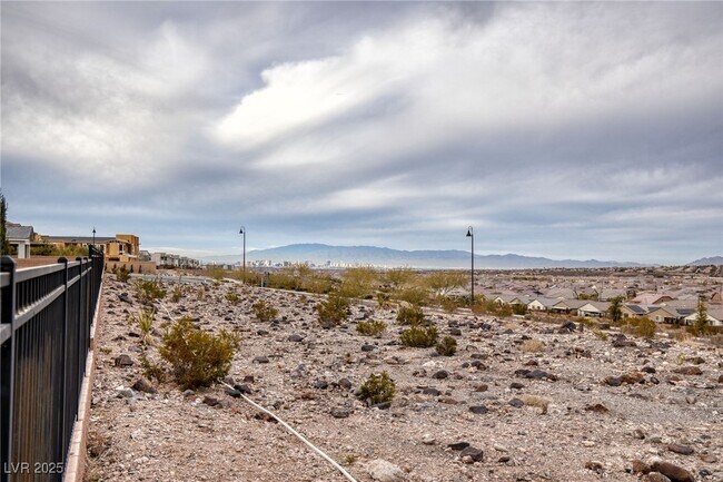 Building Photo - 2698 Frabiele St