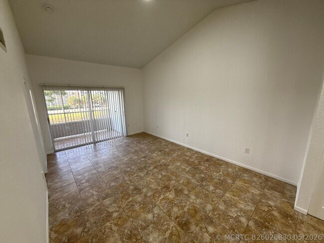 Building Photo - 2851 N Oakland Forest Dr