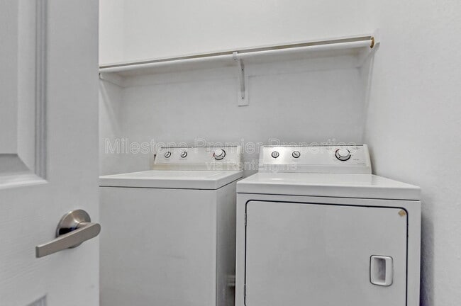 Building Photo - 207 Starr St