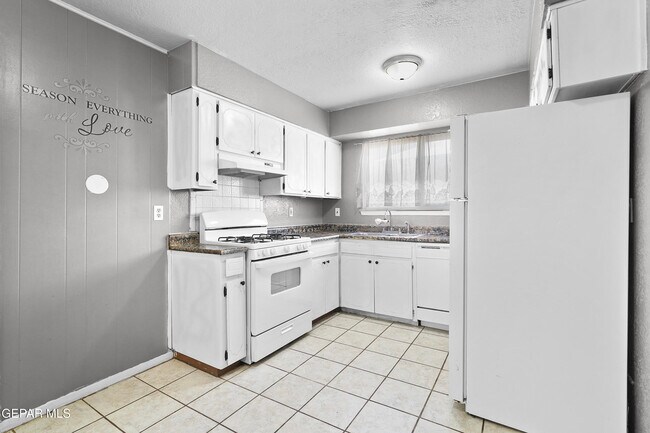 Building Photo - 5712 Longview Dr