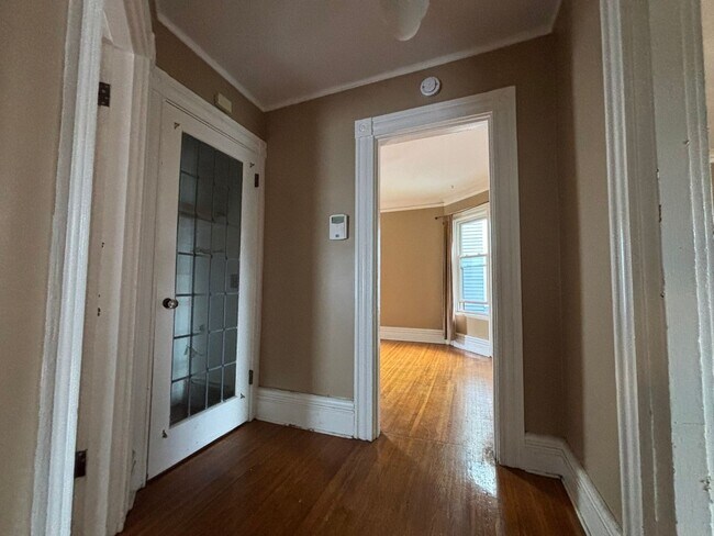 Building Photo - 27 Vick Park B