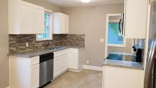 Building Photo - 2ND MONTH FREE RENT! 3-bedroom, 1-bath home