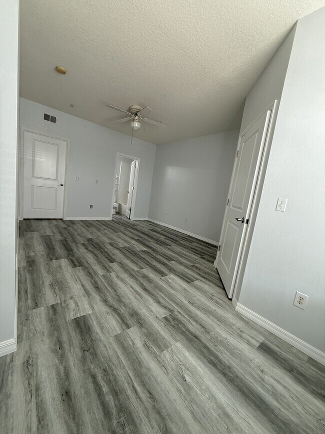 Building Photo - 14226 Fredricksburg Dr