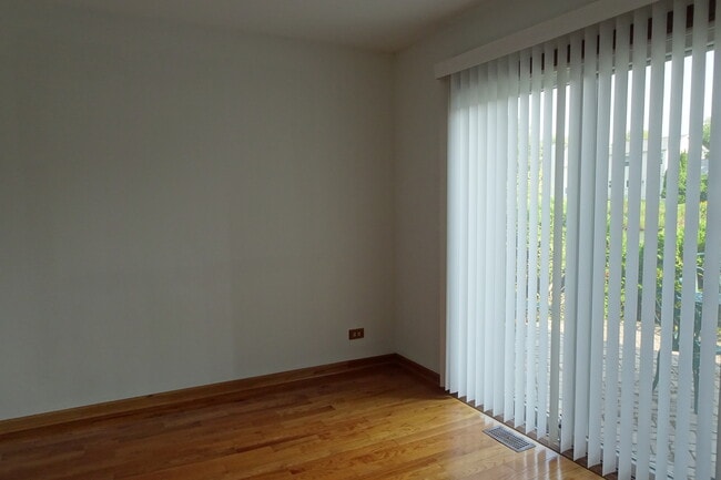 Building Photo - 945 Fieldstone Ct