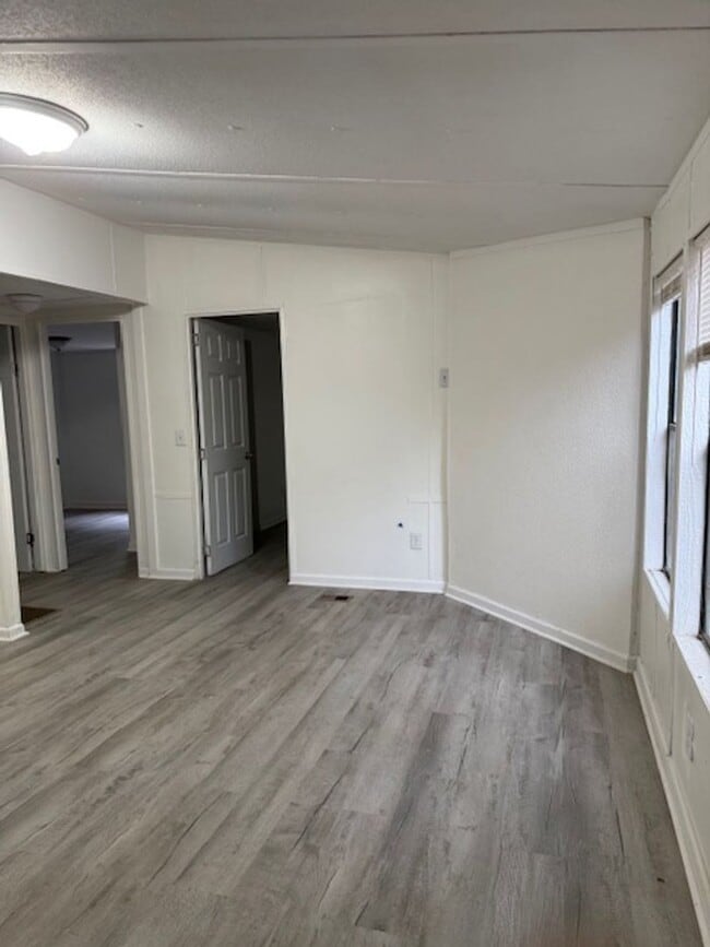 Building Photo - 3 Bedroom 2 Bath Doublewide Mobile Home