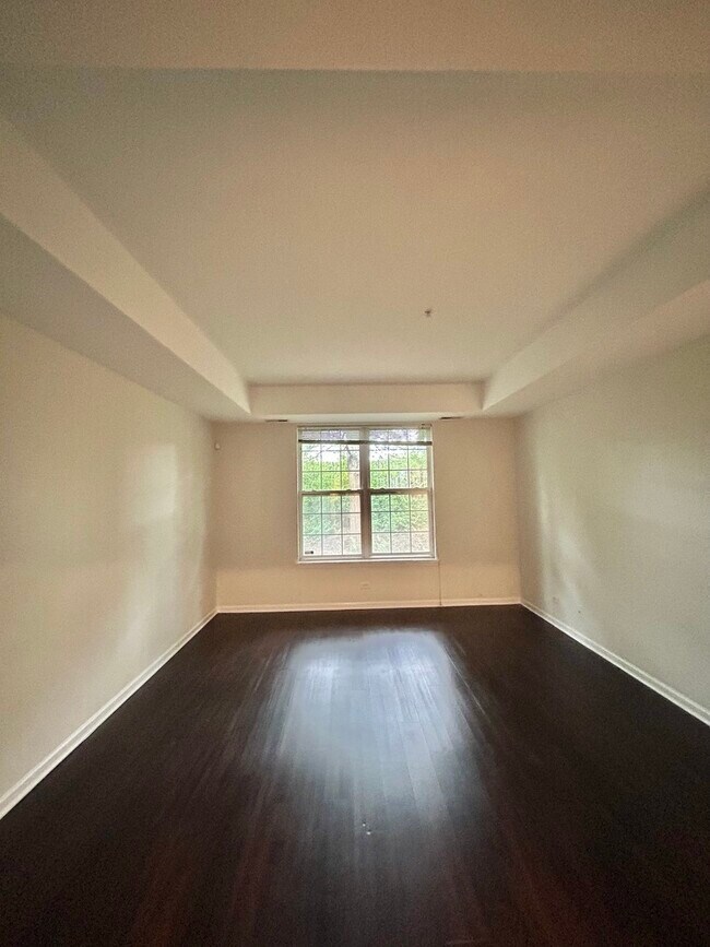 Building Photo - 2375 Chelsea Rd