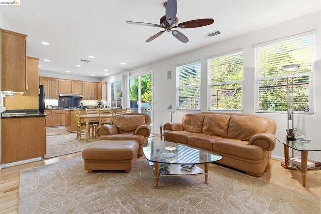 Building Photo - 257 Golf Links St