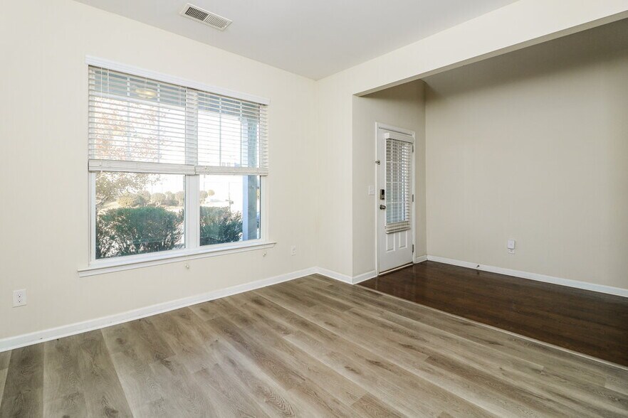 Building Photo - 374 Darbys Run Ct