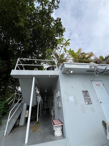 Building Photo - 3111 NE 29th St