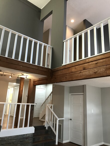 Building Photo - 5622 Clarke Address