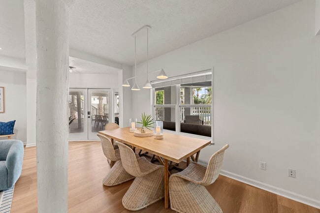 Building Photo - 169 Pompano St