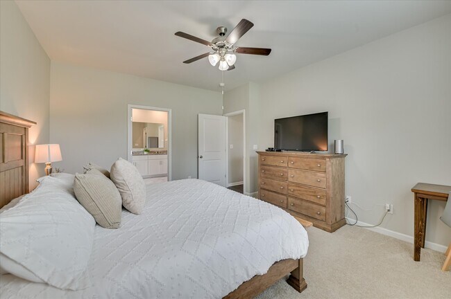 Building Photo - 7046-7046 Sideboard Xing