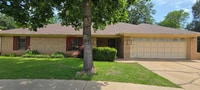 Building Photo - Spacious and Stunning 3 Bedroom 2 Bath Home in Longview!