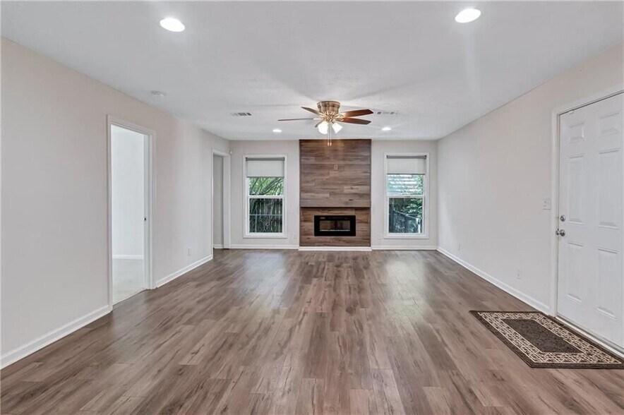 Building Photo - 5772 Lilburn Stone Mountain Rd