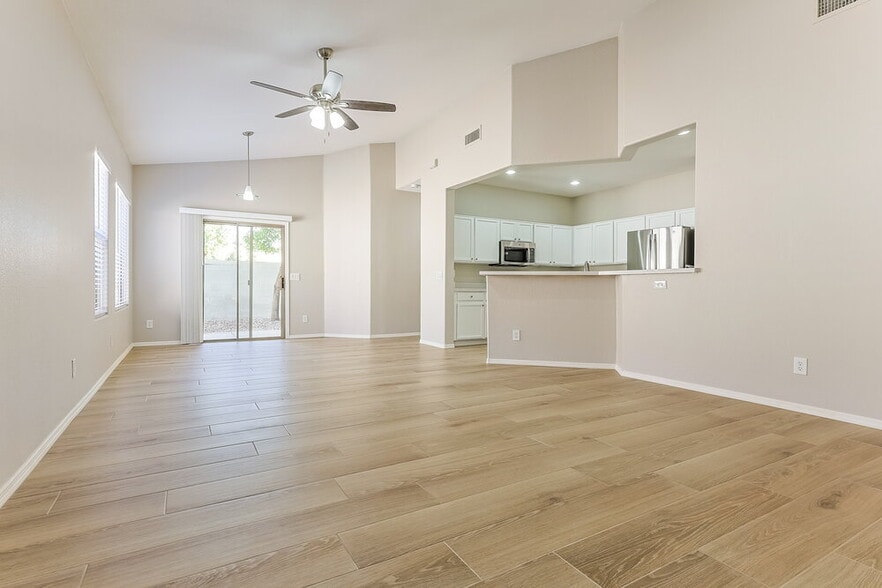 Building Photo - 2741 N Kenton