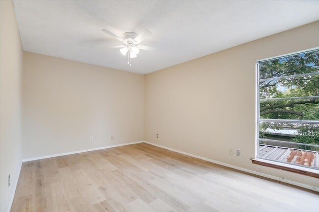 Building Photo - 700 Castle Ridge Rd