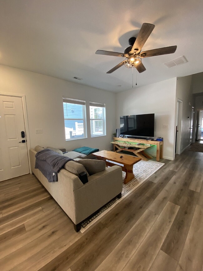 Building Photo - 3 bedroom - Shady Ridge