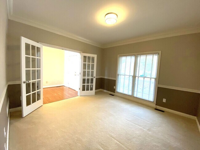 Building Photo - 4224 Evergreen Dr