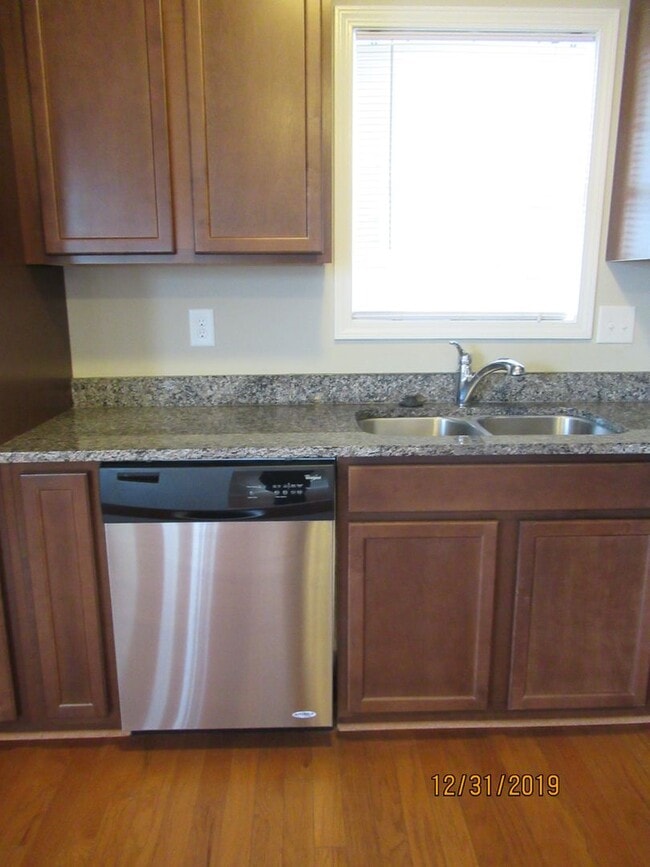 Building Photo - 220 Roudabush Dr NW