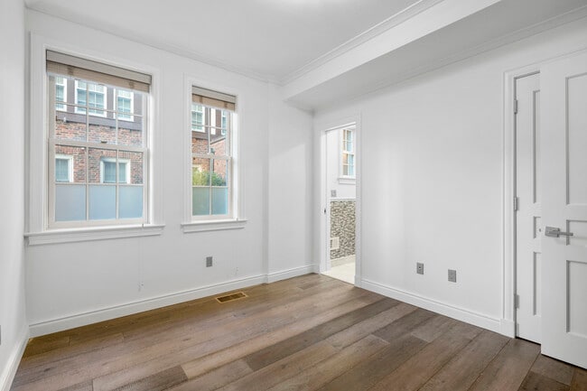 Building Photo - 26 East Pkwy