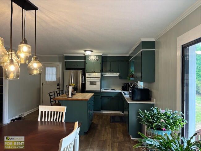 Building Photo - Charming Easley 3/2 Coming Available!