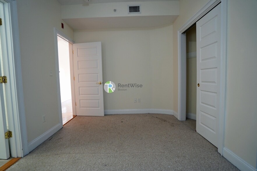 Building Photo - 53 Ashford St