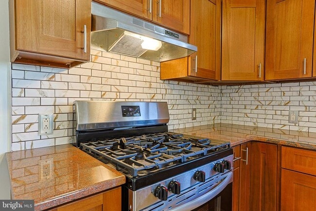 Building Photo - 349 S Springfield Rd